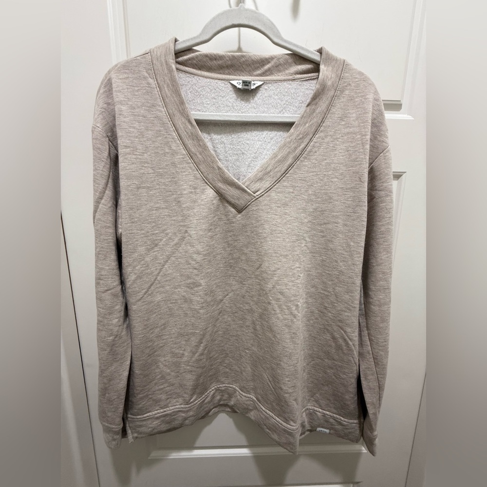Orvis. V-Neck Soft Sweatshirt. Heather Oatmeal. Size Medium.